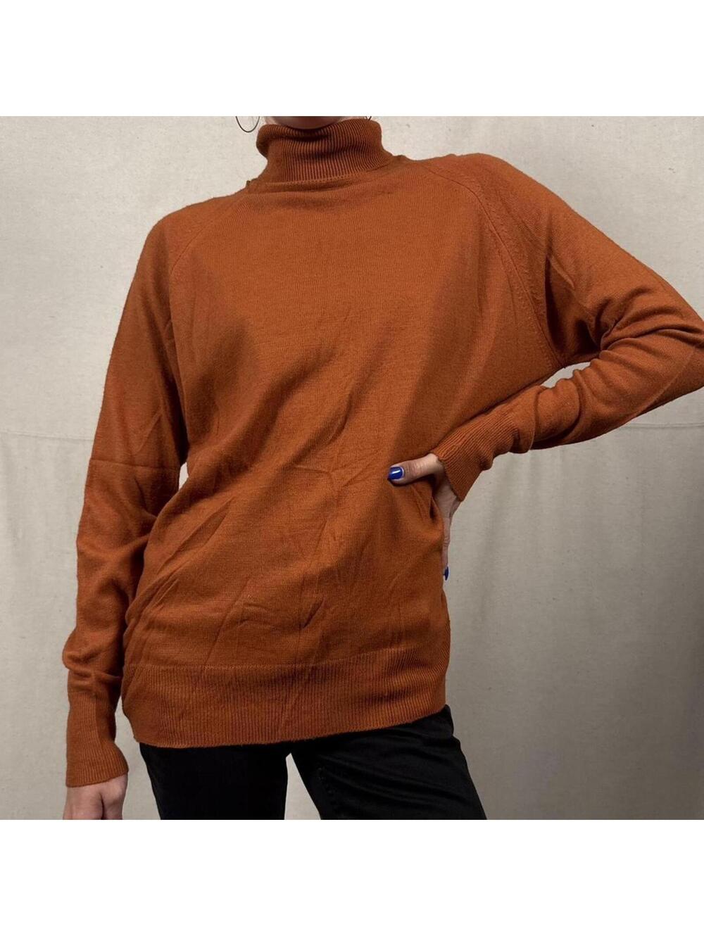 Rusty Burnt Orange Lightweight Turtleneck Sweater – Size M/L